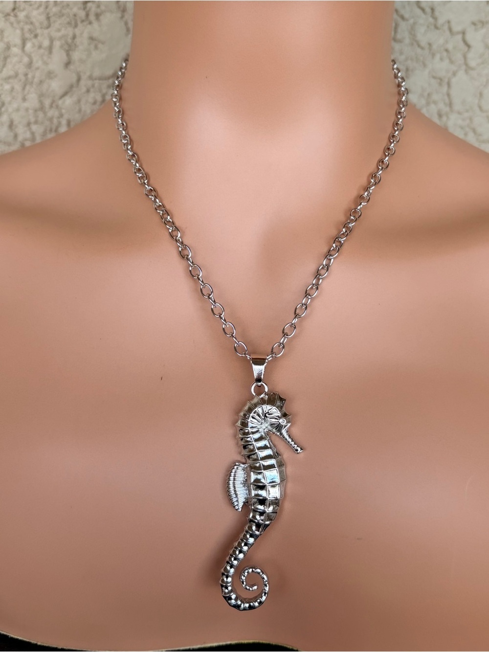 Seashore Vibes Silver Seahorse Pendant Necklace
